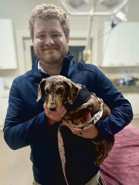 Bannockburn Veterinary Clinic - Sandy with a cute Puppy